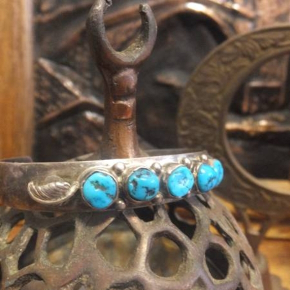 CROSS SOLD: Navajo Native American Turquoise Silver Bracelet - Picture 5 of 15